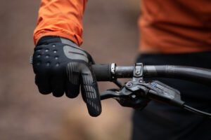 100% Brisker Cold Weather Gloves